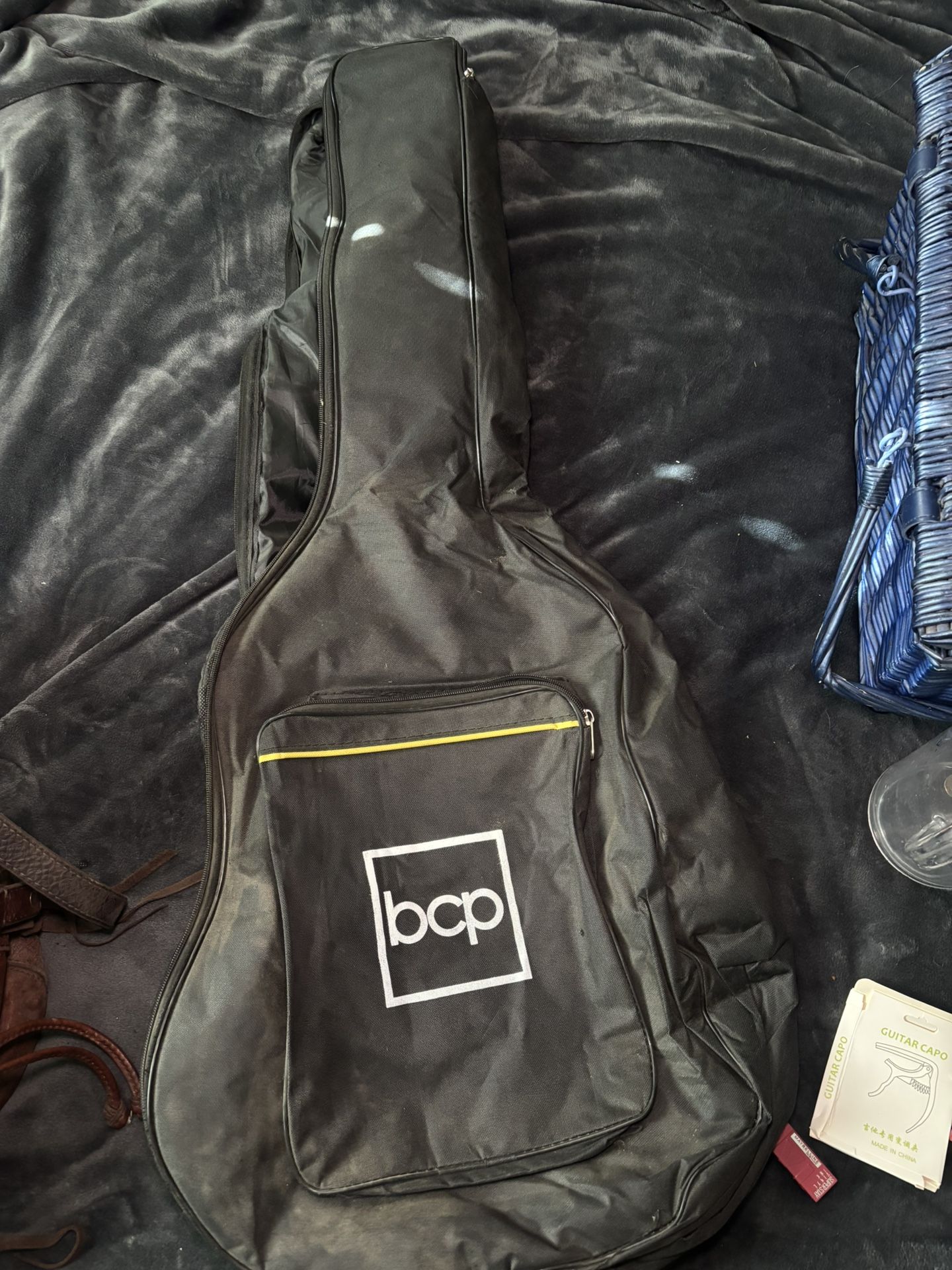 Acoustic guitar bag