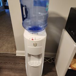 Hot And Cold Water Dispenser With 4 X 5 Gallon Jugs 