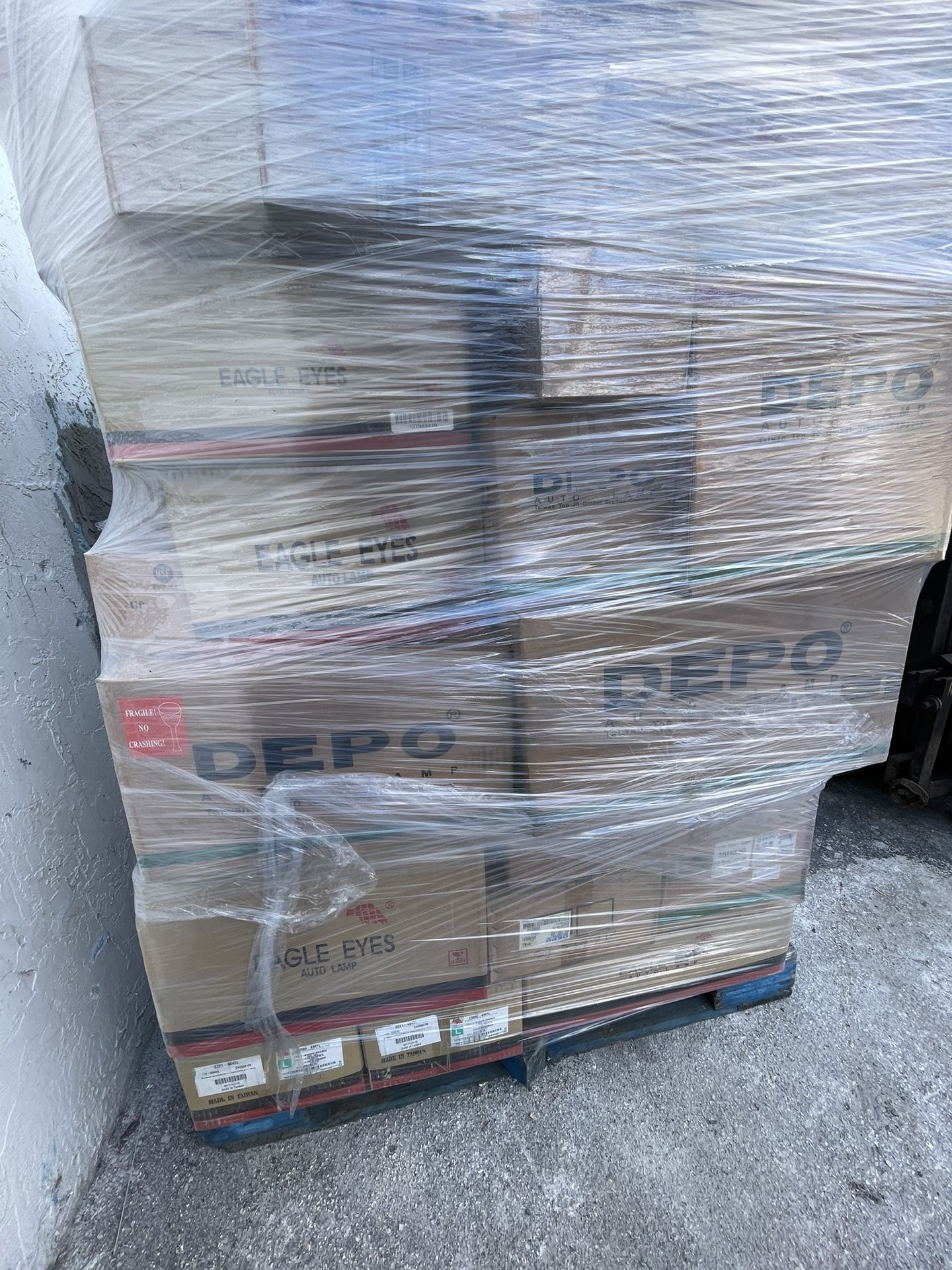 Pallet of 100+ Dodge Headlamp & Taillamp Assemblies – Closing Shop!