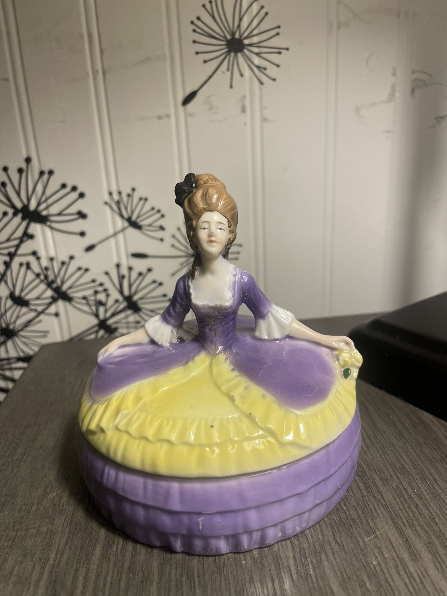 German Sitzendorf Porcelain Powder Box