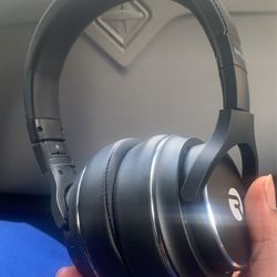 Raycon Headphones 