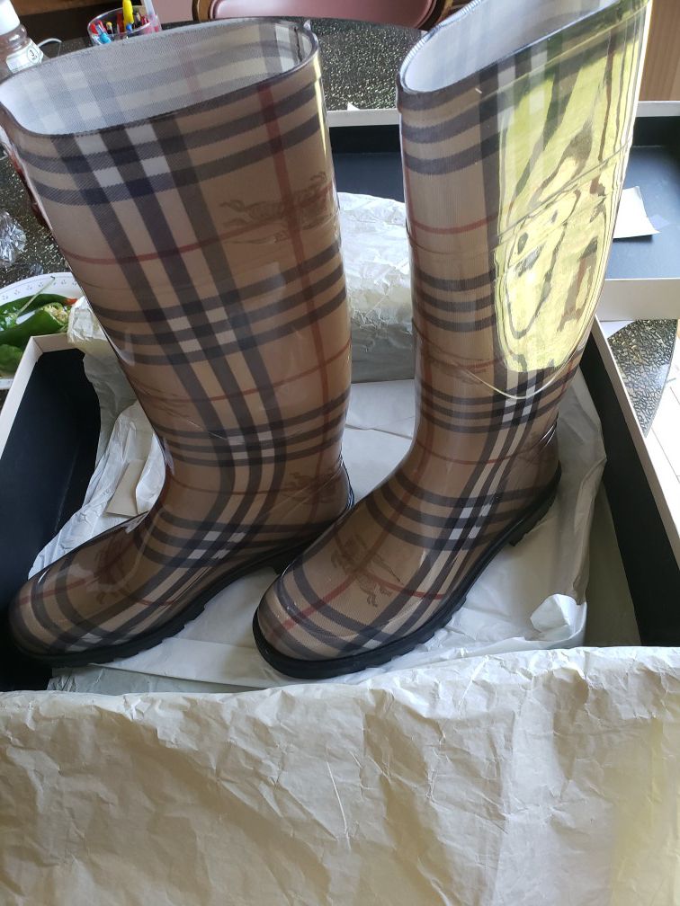 Burberry haymarket womens rain boots size 7.5 US