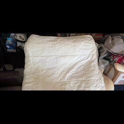 White bedding and white pillow cases