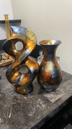 Set of 2 decorative vases