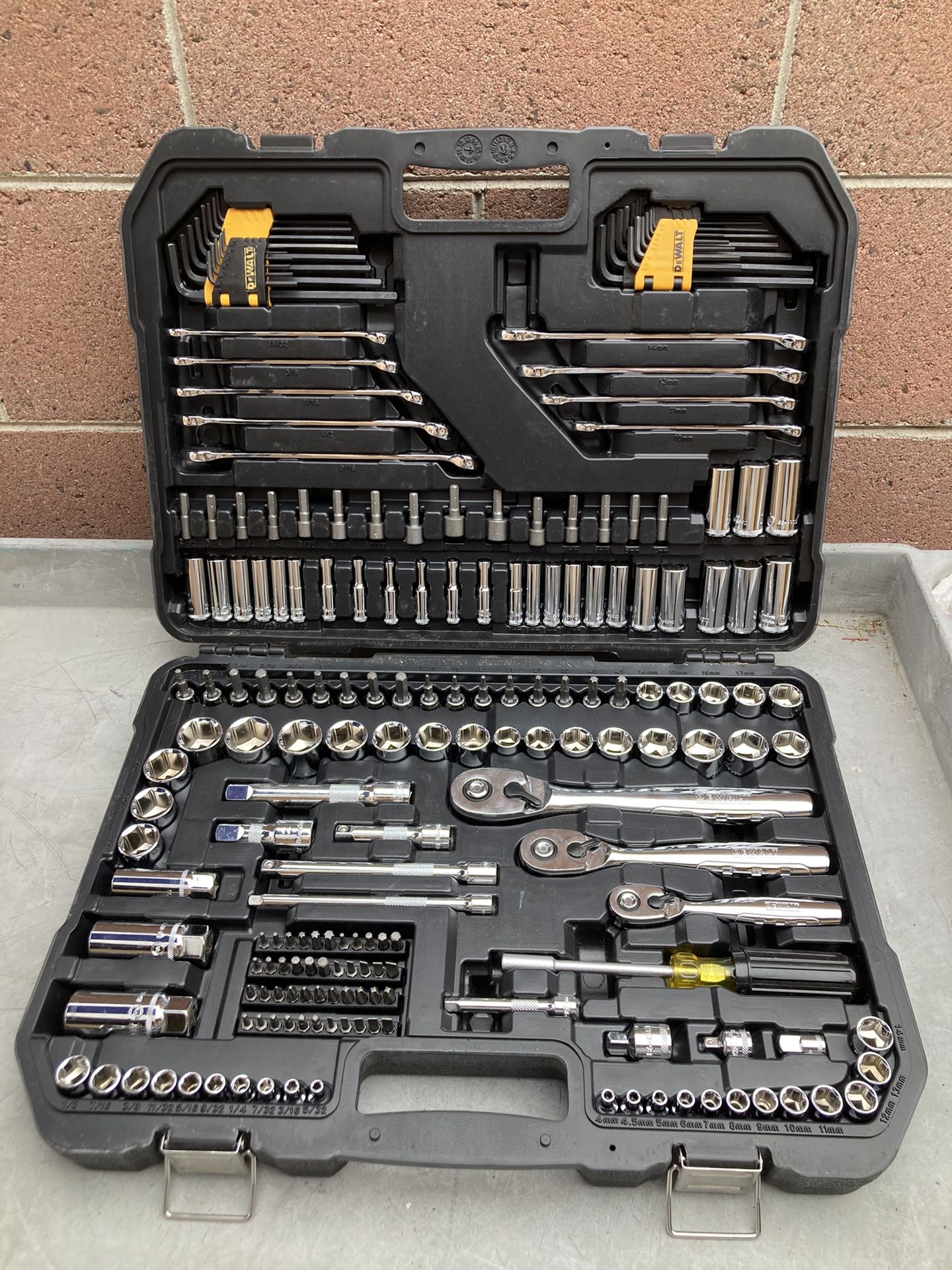 DEWALT Mechanics Tool Set, 1/4 Dewalt Tools Box 200 PCs