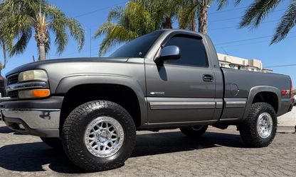 Kmc Grs Machine 17x8.5 6x139.7 +0 Offset With Falken At4 285/70R17 Tires 🔥🔥🔥