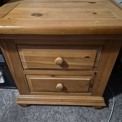 Broyhill Fontana Nighstand