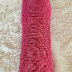 New roll of fuchsia pink mesh, 12"   Nuevo Rollo de malla rosa fusha 12".