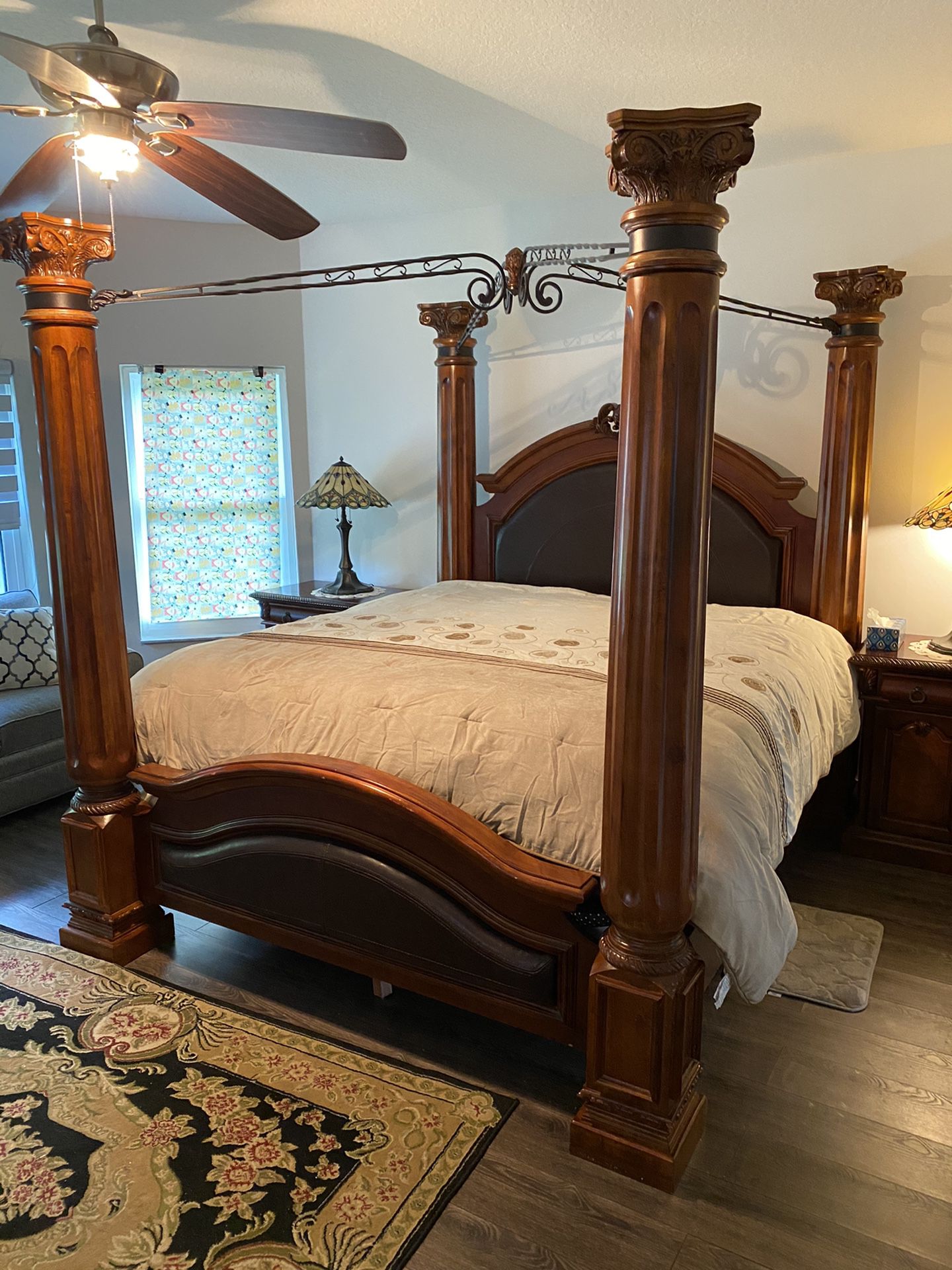 King size Canopy bedroom set