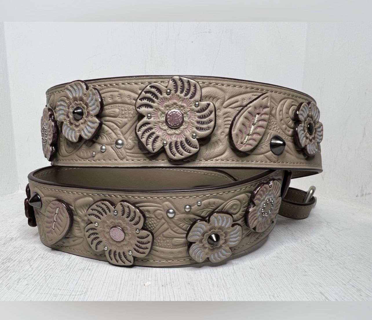 Coach Novelty Strap with Tea Rose and Tooling in Stone