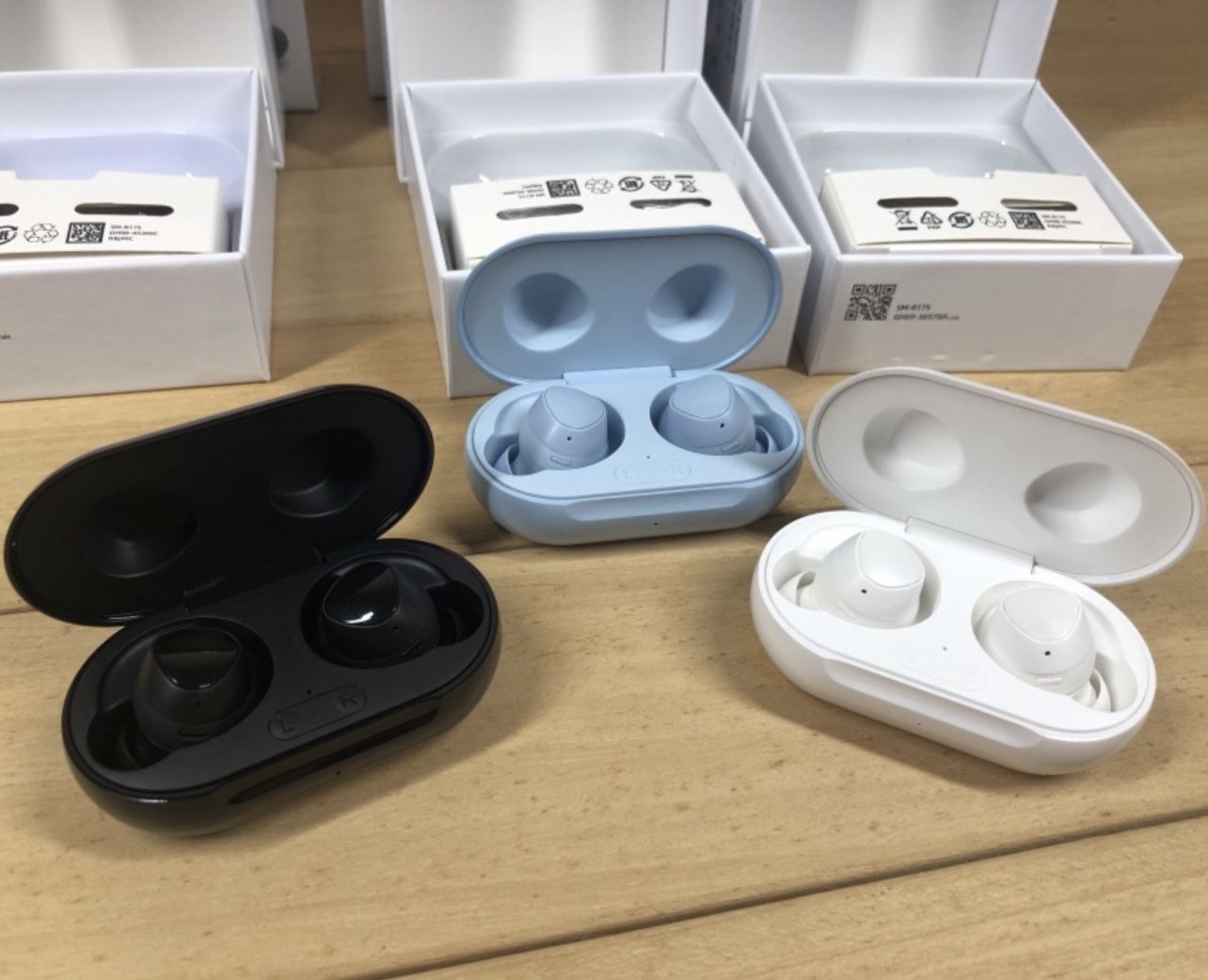 Samsung Galaxy Buds+ Plus SMR175 In-Ear True Wireless Earbuds with Charging Case 