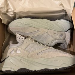 Yeezy Boost 700 Salt Size 9M