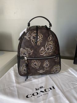 Coach Jordyn Backpack In Signature Canvas With Tulip Print for Sale in Garden Grove, CA - OfferUp Coach Jordyn Backpack In Signature Canvas With Tulip Print for Sale in Garden Grove, CA - OfferUp