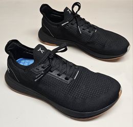 Flux Adapt Runner Black Gum Mens Size 9.5 Womens Size 11 Running Athletic Shoes

Great condition. Size 9.5 mens. from non smoking pet free home. Will 