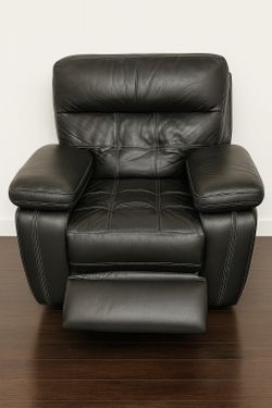 🛋 Black Leather Recliner – Plush & Comfortable 