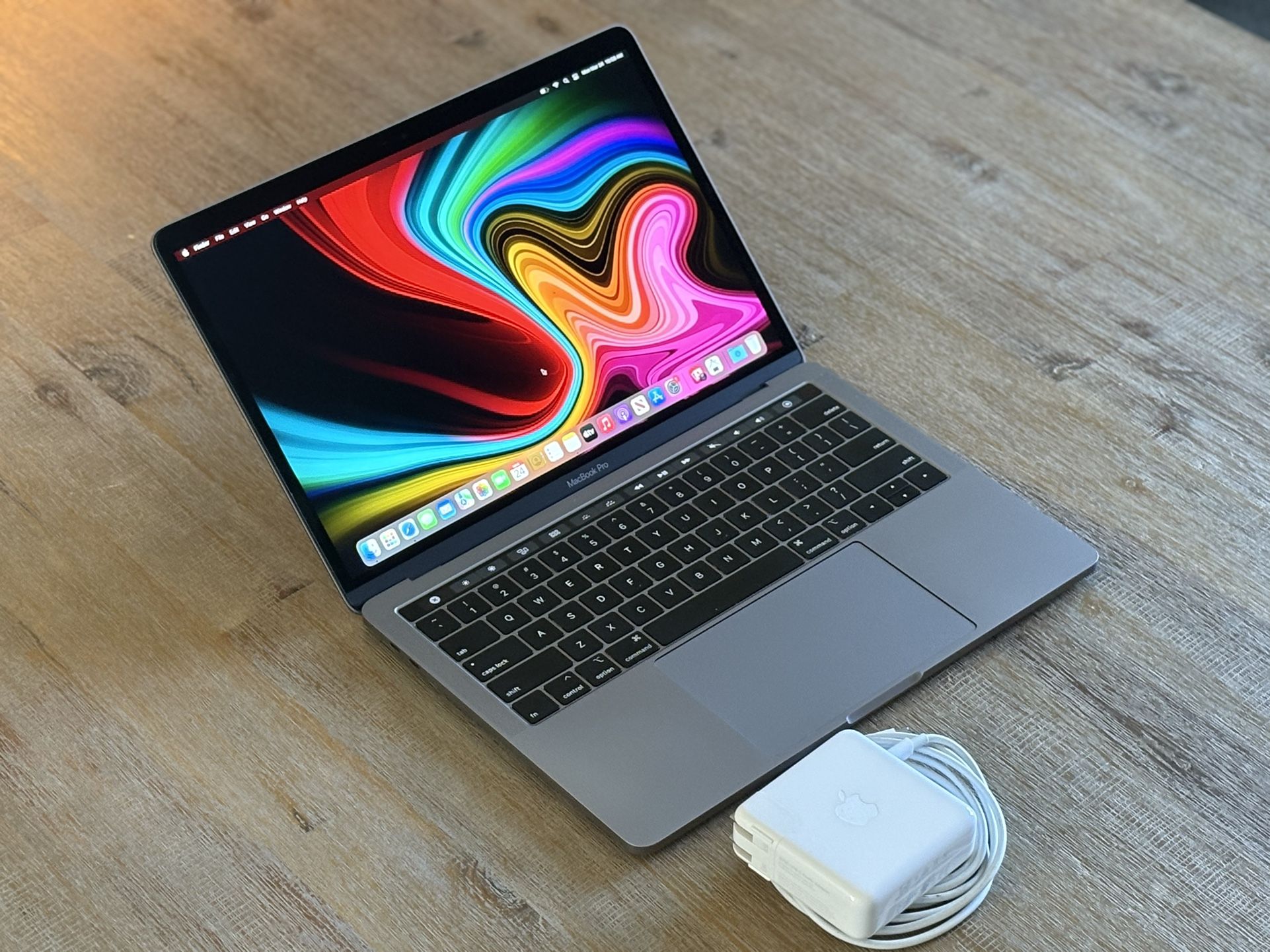 2017 MacBook Pro - 3.5GHz i7 + 500gb SSD 