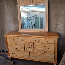 Dresser With Mirror