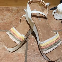 Cute sandals size 8