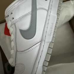 Supreme X Nike Dunk SB 2025 White Silver NEW SIZE 8