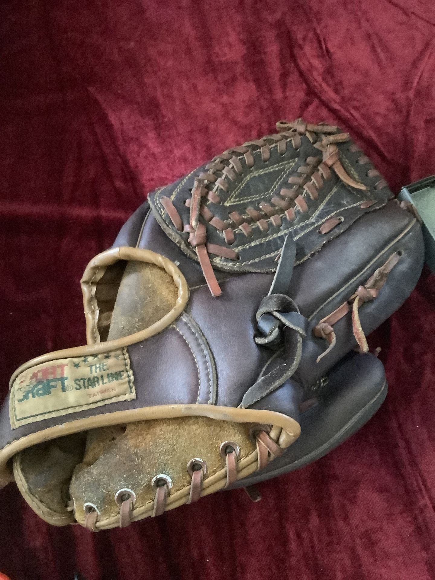 BASEBALL GLOVE SMALL