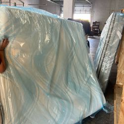 Tempur-Pedic LUXEbreeze Soft King Mattress – Sealed ($4K Retail) 