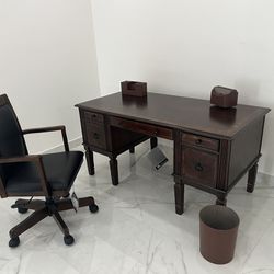 NEVER BEEN USE -BRAND NEW - OFFICE DESK