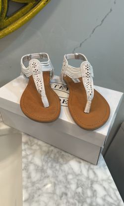 New Steve Madden JTAAHNEE White Sandals Sz 2