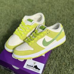 Nike Dunk Low SB Green Apple Size 10