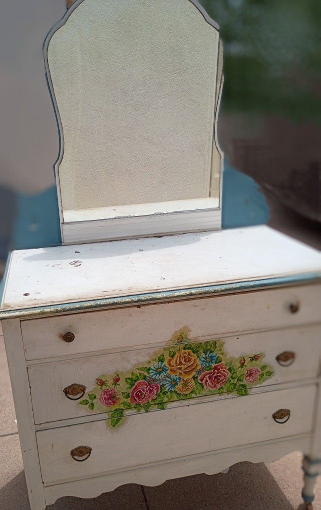 Free Vintage Dresser With Mirror