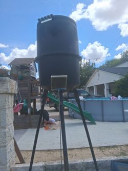 TRIPOD DEER feeder$65