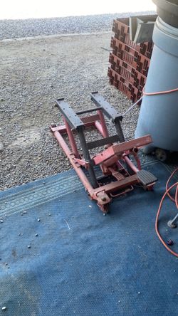 Motorcycle lift