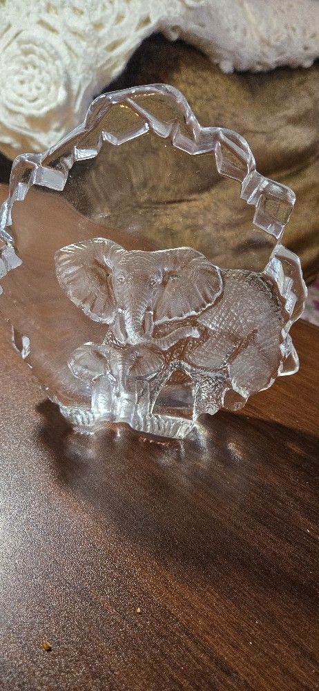 Glass Mama And Baby Elephant Paperweight Figurine
