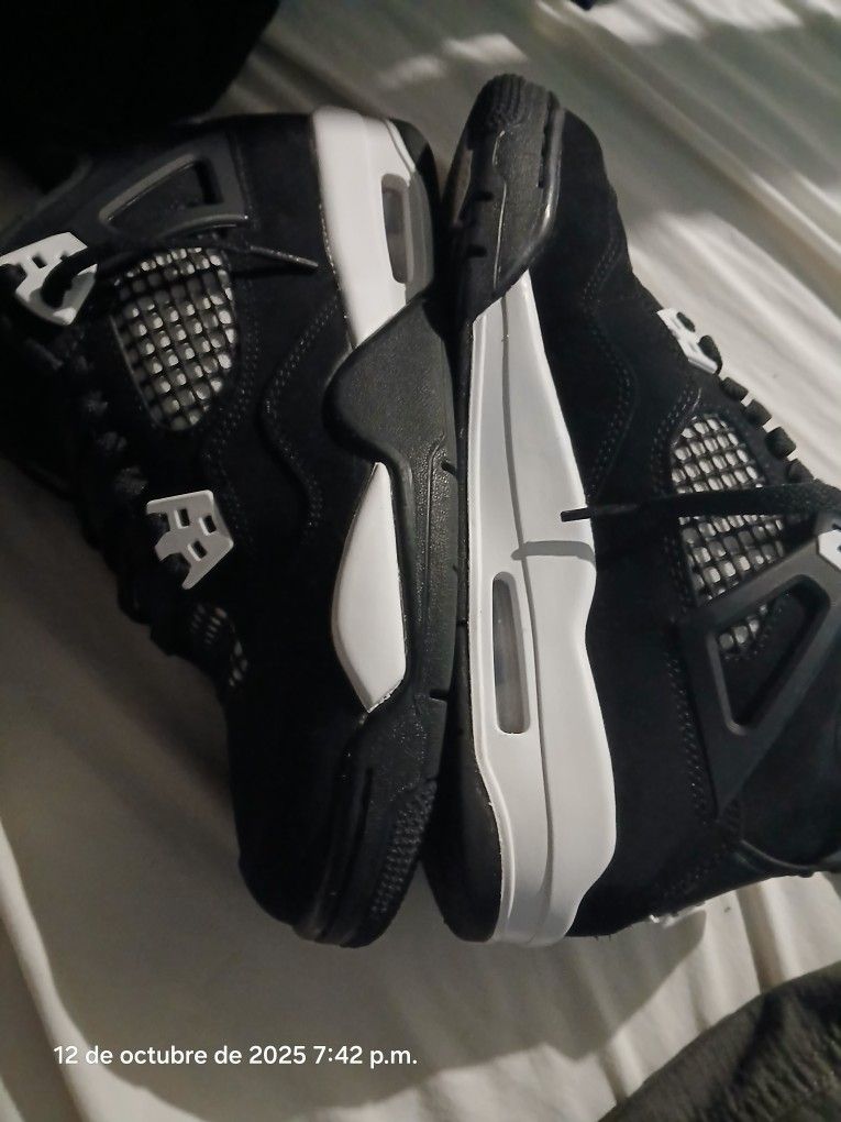 Jordan Retro 4 White Thunder Size 7