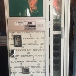 Vintage 7-Up Machine