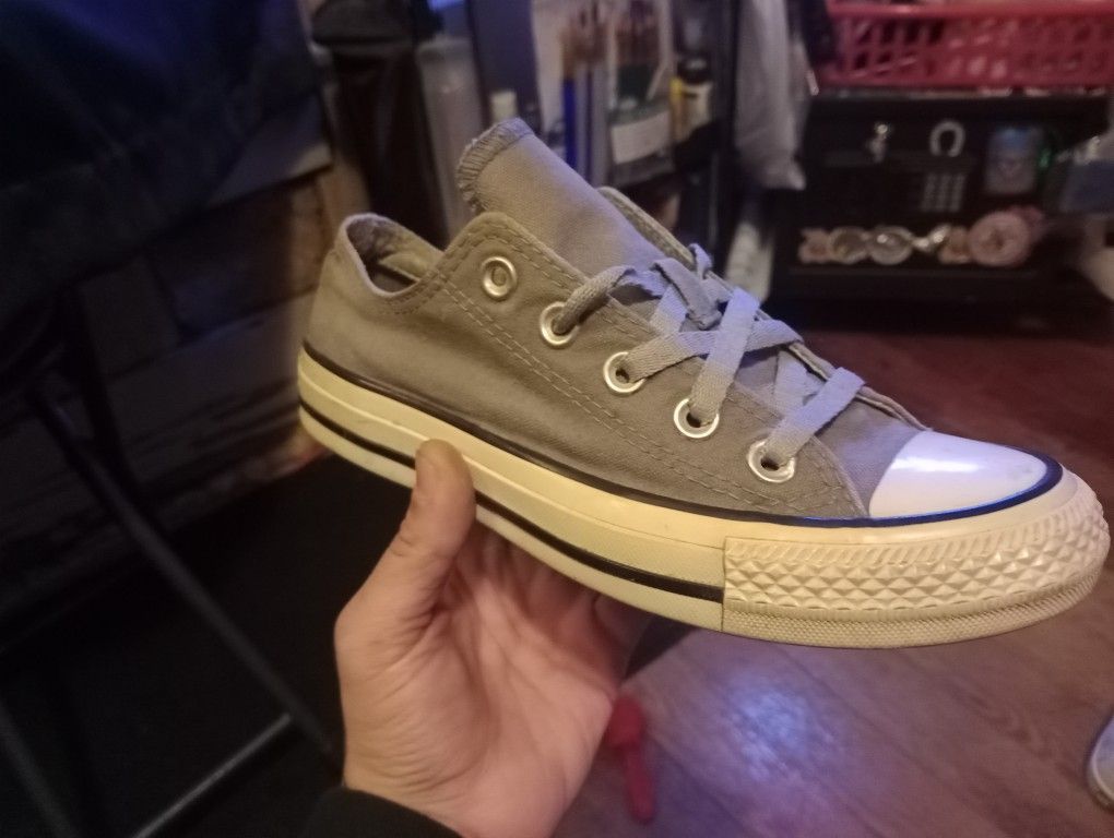 Converse Size 6 Women's 