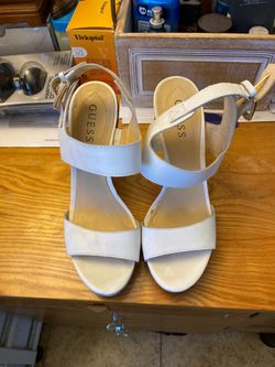 Guess white wedges