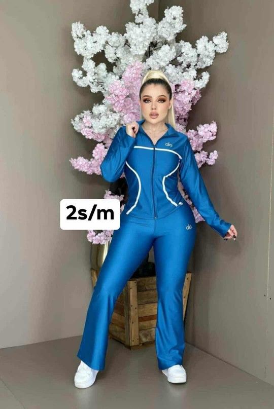 New Women's 2 Piece Set Size S/M