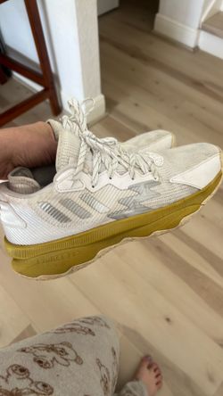 Size 8 men’s basketball shoes$15