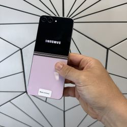 Samsung Galaxy Z Flip 5 5G Fully Unlocked (Any Carrier) 256GB Excellent