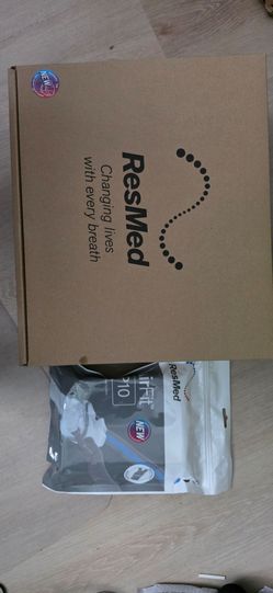 Airsense 10 Autoset  Kit w/ Mask
