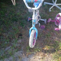 LITTLE GIRLS FROZEN THEME BIKE