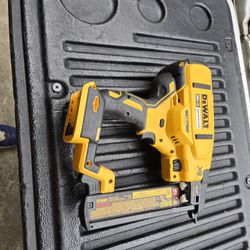 Dewalt 18G Stapler 