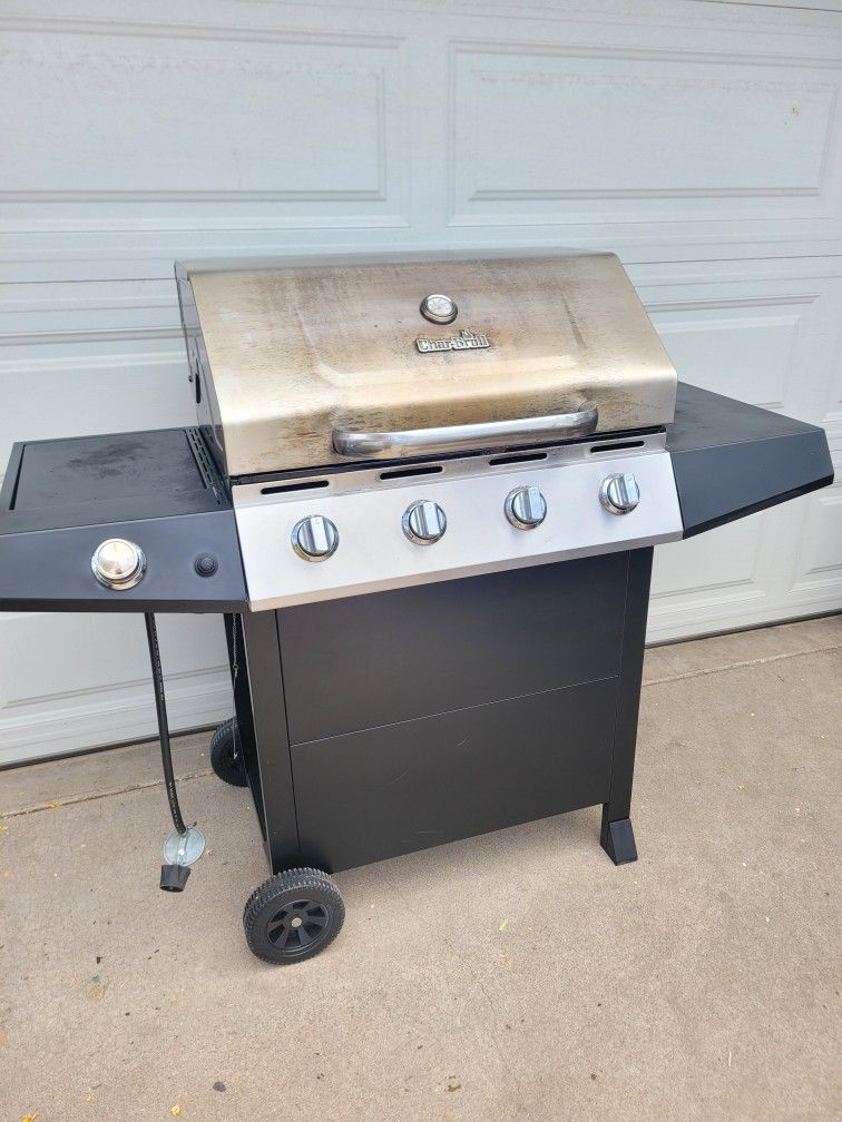 Char-Broil 4-Burner BBQ Grill/ Asador De Gas