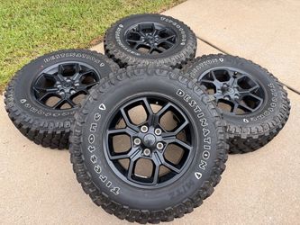 4x Jeep Wrangler Gladiator Wheels and Tires take offs Like new 255/75/17 JT JL JK JKU 5x127