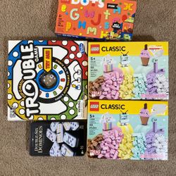 Classic Legos, Dominos 