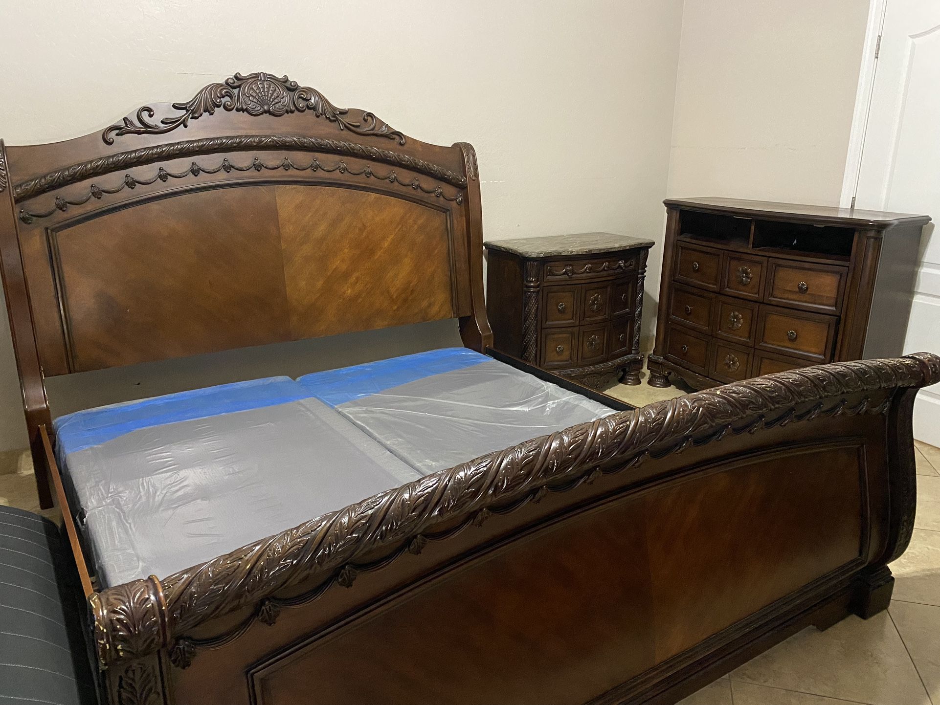 Used Ashley Bed Room Set 