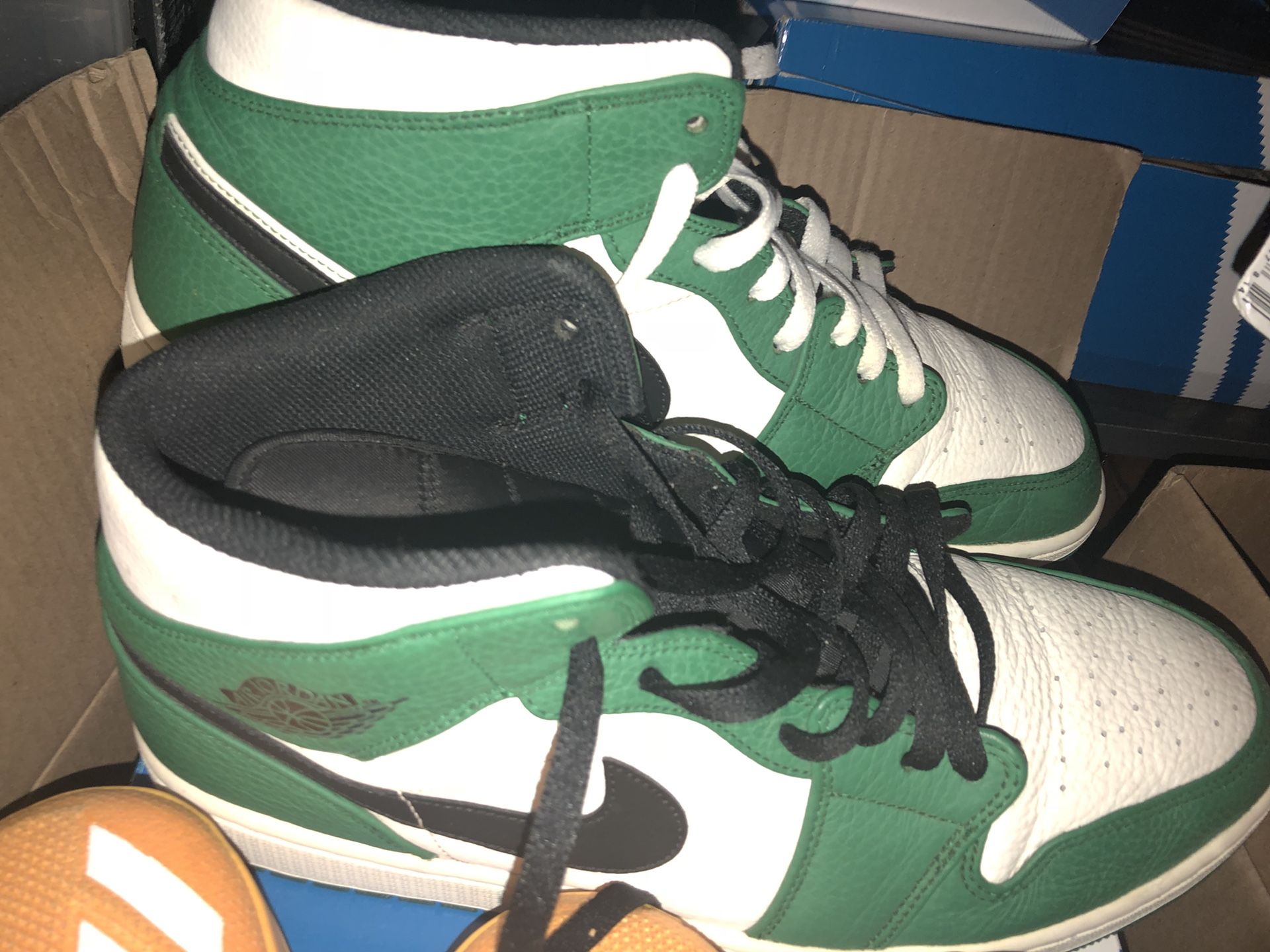 Jordan 1 retro mid green and white / black size 13 $240