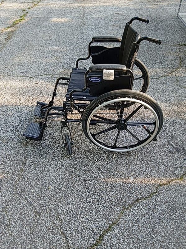 $100Obo Invacare Sx5 Wheelchair