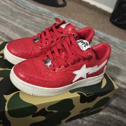 red and white bapestas size 7,5