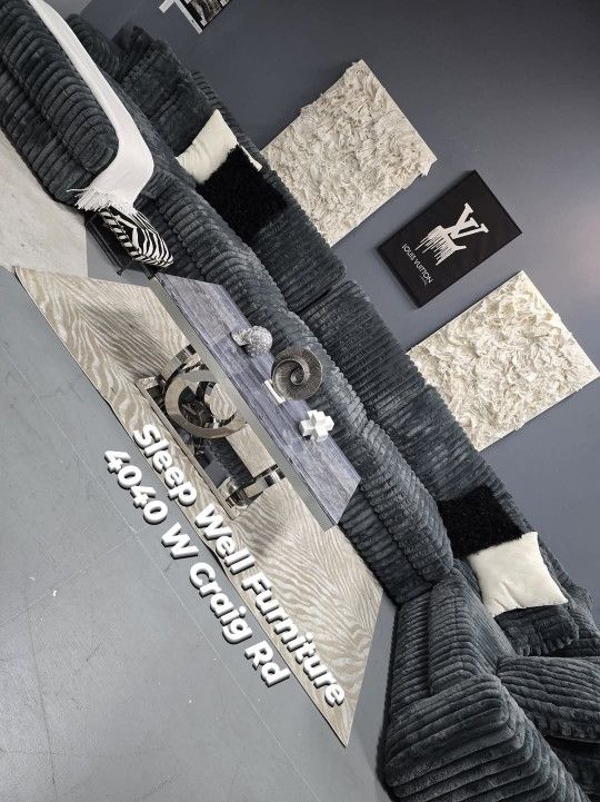 ✨️ 12ft Sectional Sofa ✨️ Furniture Queen Bedrooms, Dining Avail